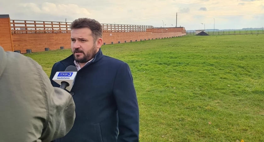 Zbliża się budowa kompleksu boisk przy ZSP w Przasnyszu! Powiat planujemy doposażenie bazy sportowej w trzech powiatowych placówkach edukacyjnych