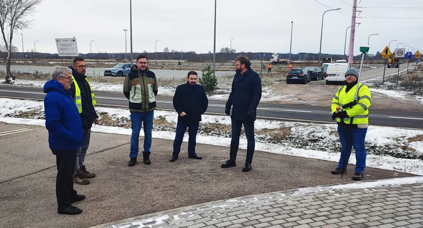 Trwają prace przygotowawcze do budowy ronda w Chorzelach
