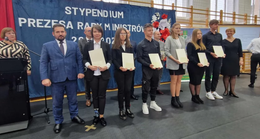 Wręczono stypendia Prezesa Rady Ministrów dla najzdolniejszych uczniów szkół powiatowych