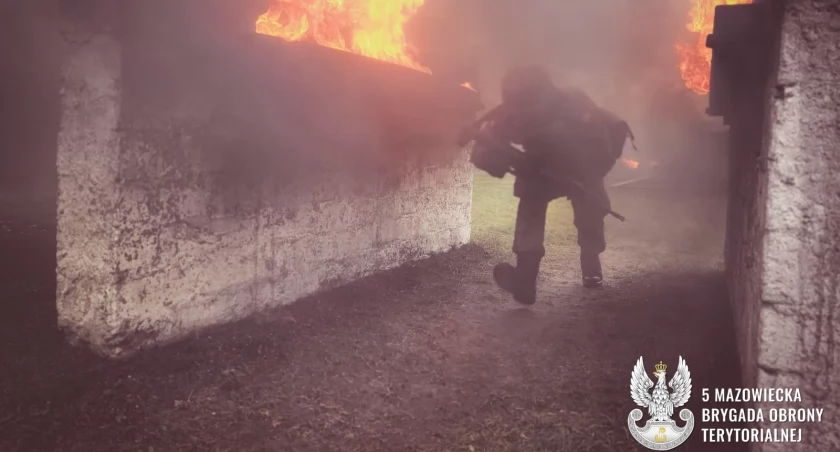 Taktyka, skażenia i tor napalmowy