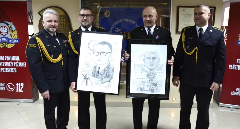 Uroczyste pożegnanie ze służbą dwóch funkcjonariuszy KP PSP w Przasnyszu