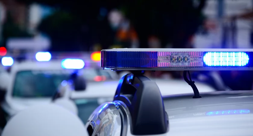 #POMAGAMYICHRONIMY Policjanci eskortowali samochód z tracącym przytomność, 11-miesięcznym dzieckiem