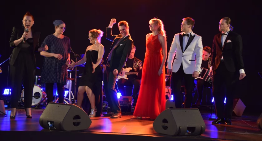 Tango with Bond w Jednorożcu