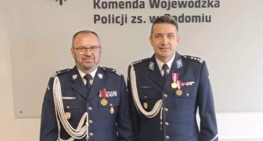 Komendant Powiatowy Policji w Przasnyszu uhonorowany złotym medalem za długoletnią służbę