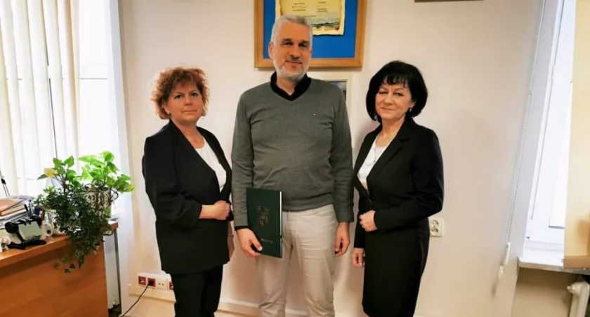 Przebudowa drogi gminnej w relacji Dębiny - Wyrąb Karwacki. Umowa podpisana