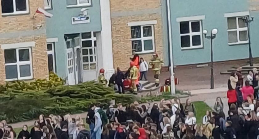 Z ostatniej chwili: W przasnyskim ZSP rozpylono gaz nieznanego pochodzenia.  Trwa akcja ratunkowa! 