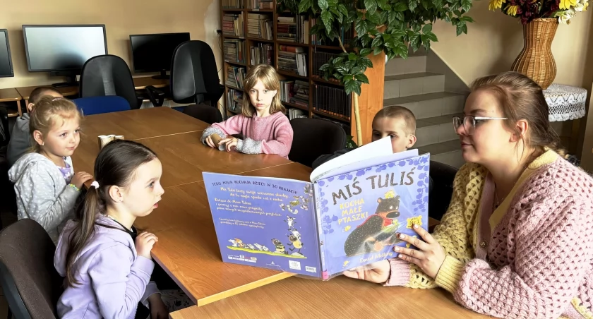 Spotkanie małych czytelników w Bibliotece w Bogatem 