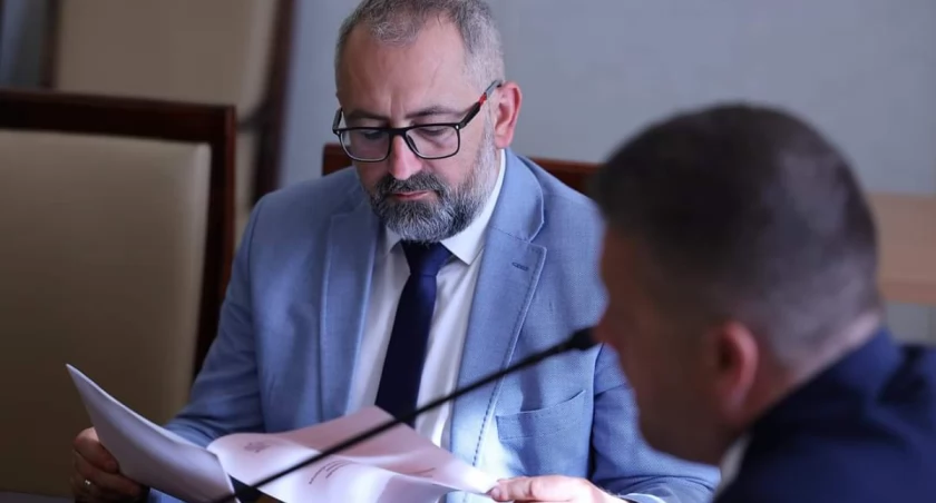 Senator Bieńkowski za dodatkiem dla rodzin zastępczych