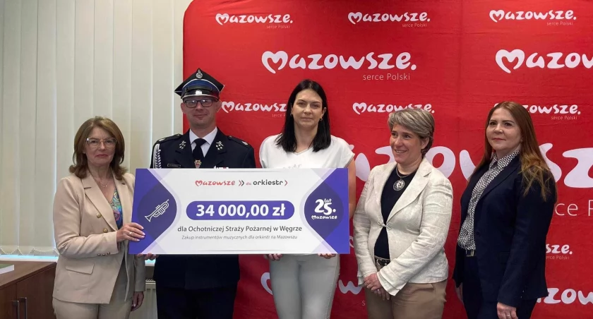 OSP KSRG Węgra z czekiem na dofinansowanie zakupu instrumentów