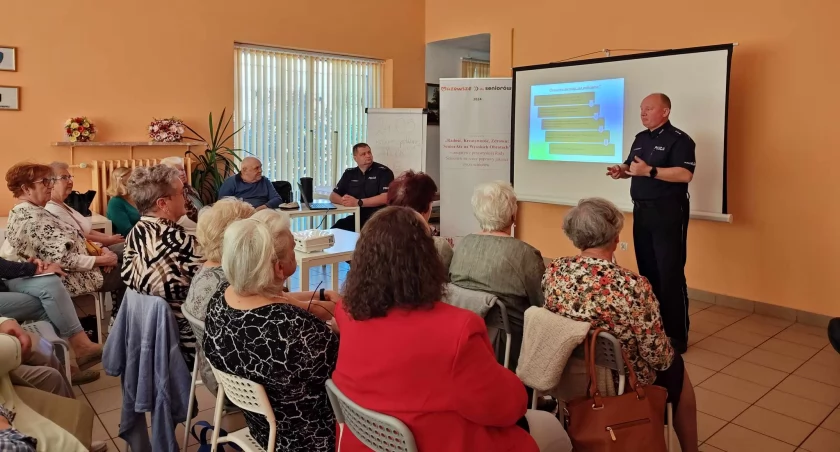 Przasnyscy dzielnicowi spotkali się z seniorami