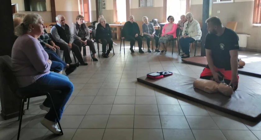 Zajęcia z ratownikiem medycznym dla Klubu Seniora