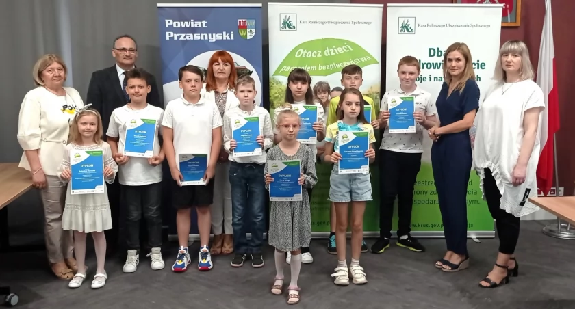 Nagrodzono laureatów I etapu XIII Ogólnopolskiego Konkursu Plastycznego dla Dzieci „Bezpiecznie na wsi mamy, bo ryzyko upadków znamy 