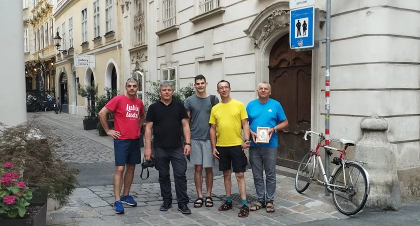 Z Wiednia do Rzymu. Przasnyszanie ruszyli w charytatywną pielgrzymkę rowerową.