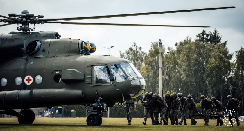 Strzały, pożar szkoły, ranni uczniowie,  czyli kurs Combat Medic