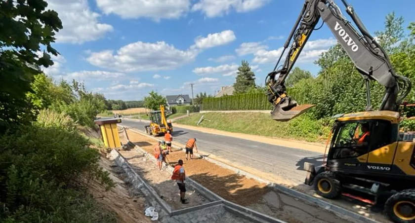 Trwa przebudowa drogi powiatowej w Łaniętach