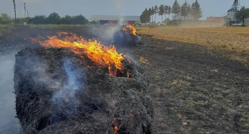 Interweniowali trzy razy do płonących pras podczas zbioru słomy