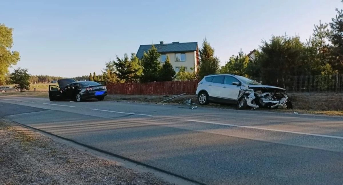 Uwaga wypadek. Zderzenie dwóch osobówek