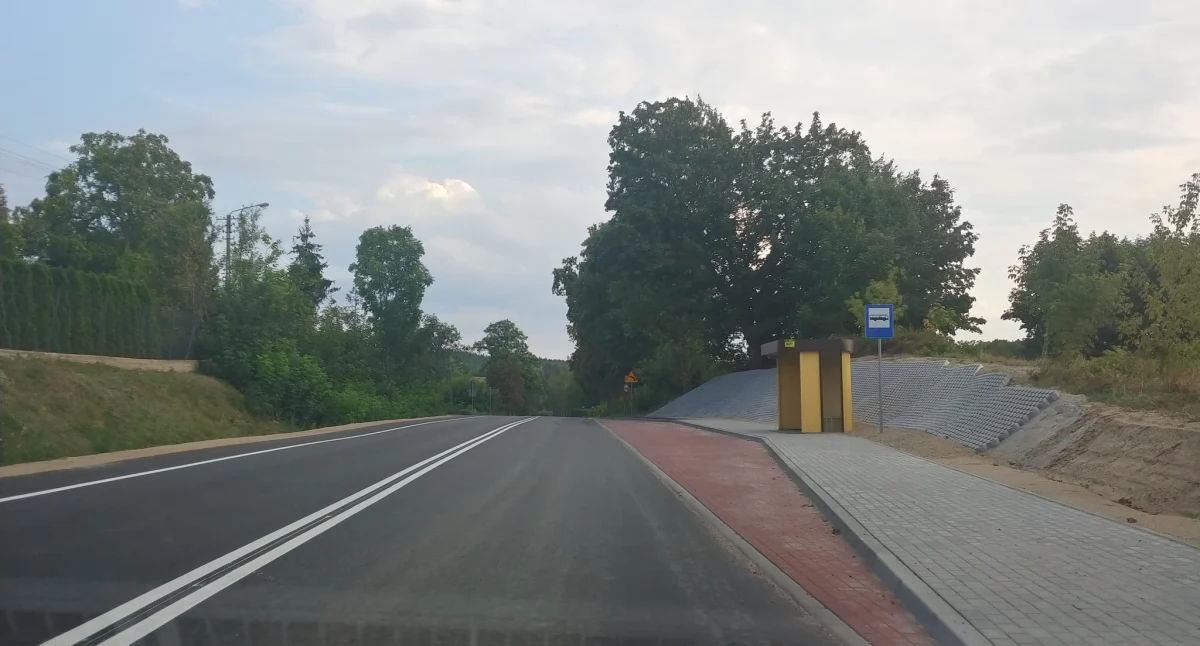 Zakończono przebudowę drogi w Łaniętach! Ustawiono radarowy wyświetlacz prędkości