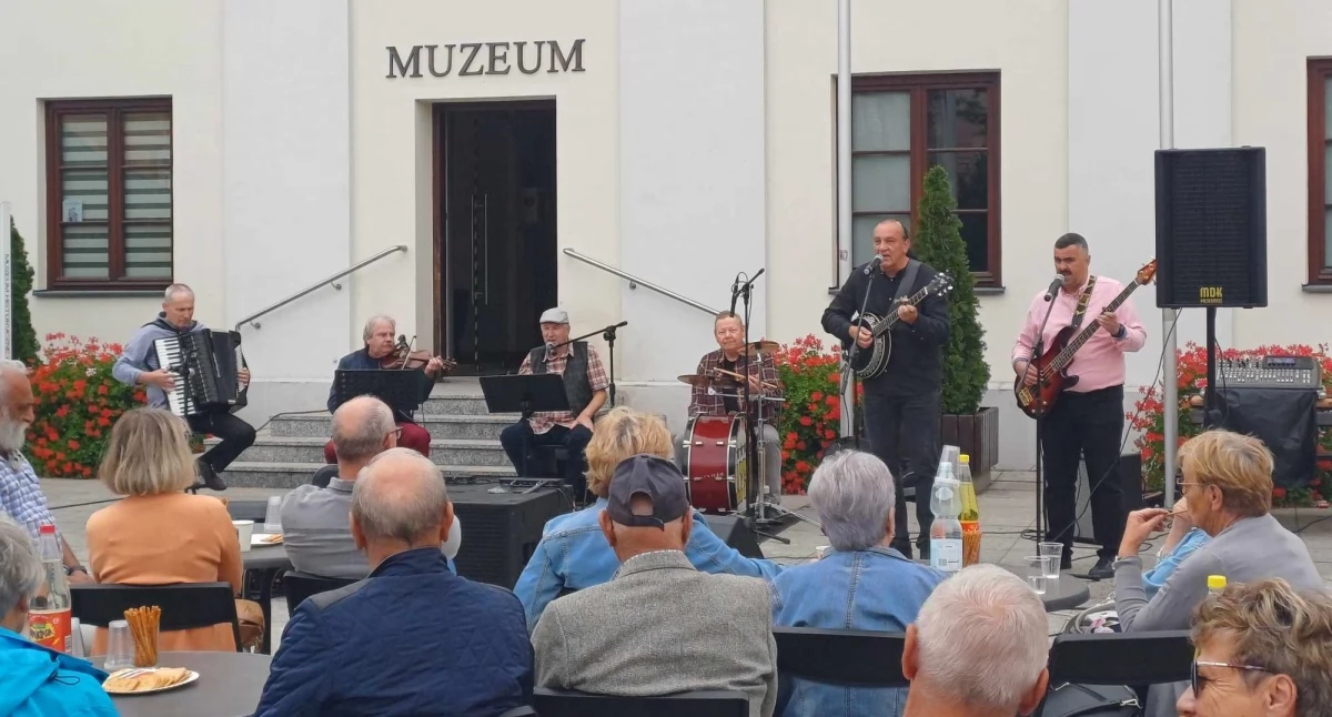 PRL-owski Wieczorek Muzyczny na Rynku Miejskim przyciągnął tłumy