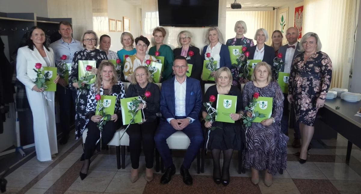 Dzień  Edukacji Narodowej w Chorzelach. Wręczono nagrody nauczycielom i dyrektorom