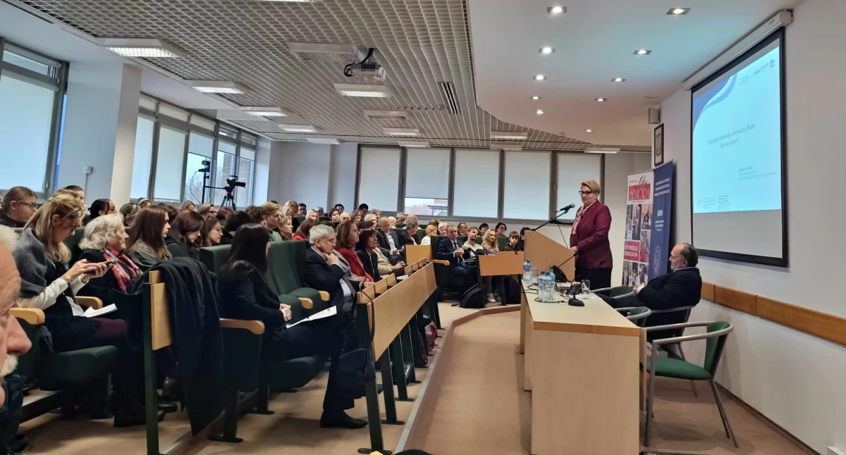 Przasnyscy seniorzy na konferencji naukowej „Świat na miarę seniora. 