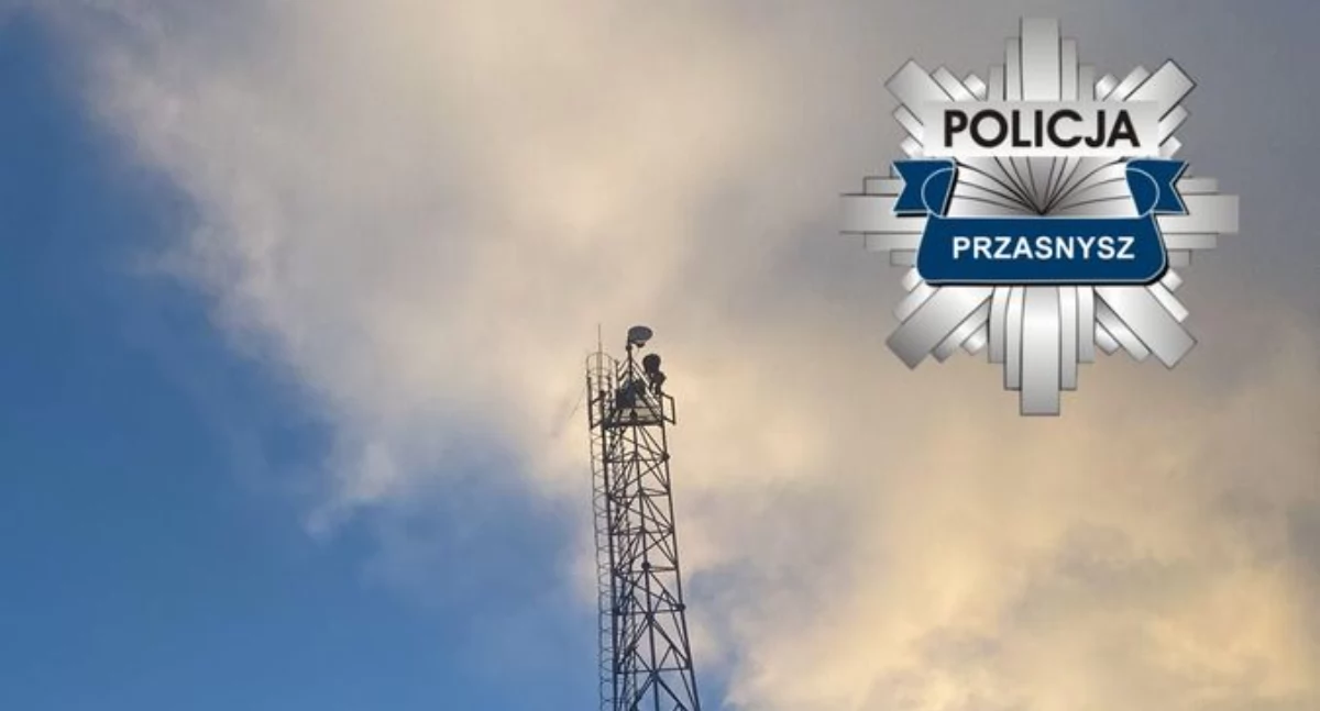 Chciał targnąć sie na swoje życie i skoczyć z masztu. Mundurowi nie dopuścili do tragedii 