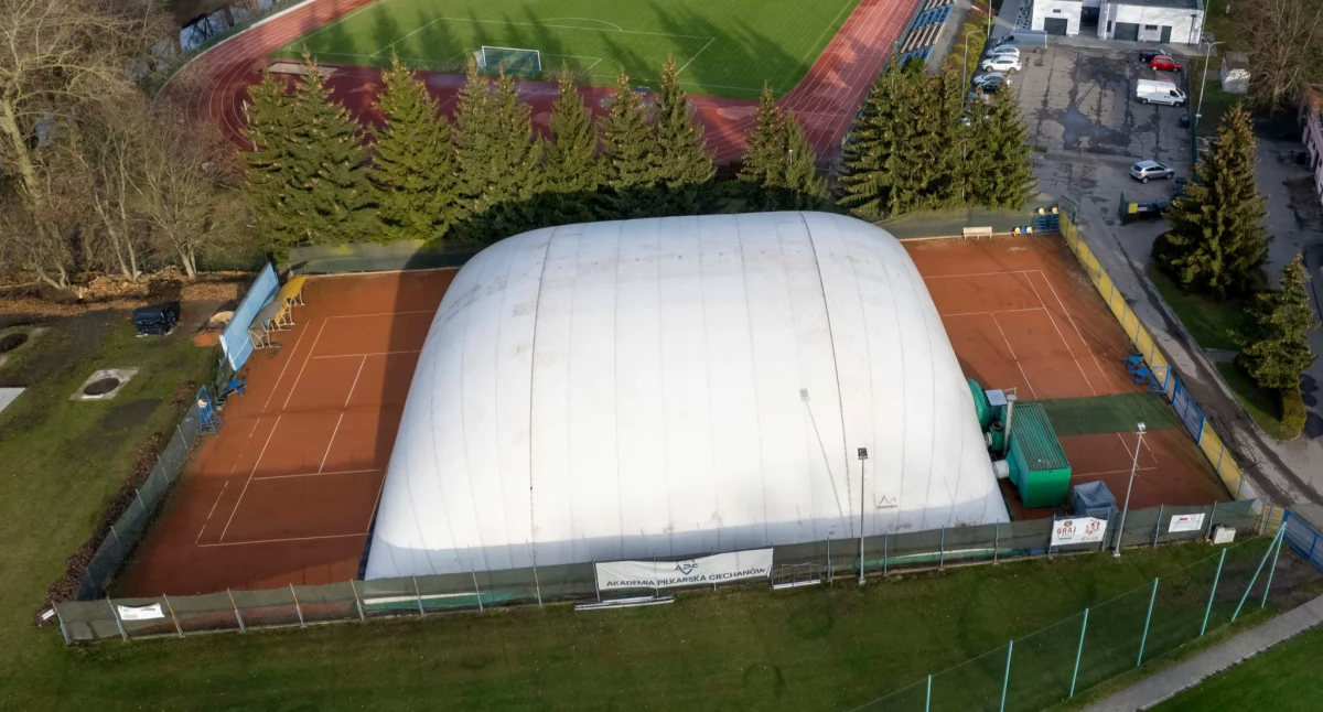 U sąsiadów: Kryte korty tenisowe na miejskim stadionie