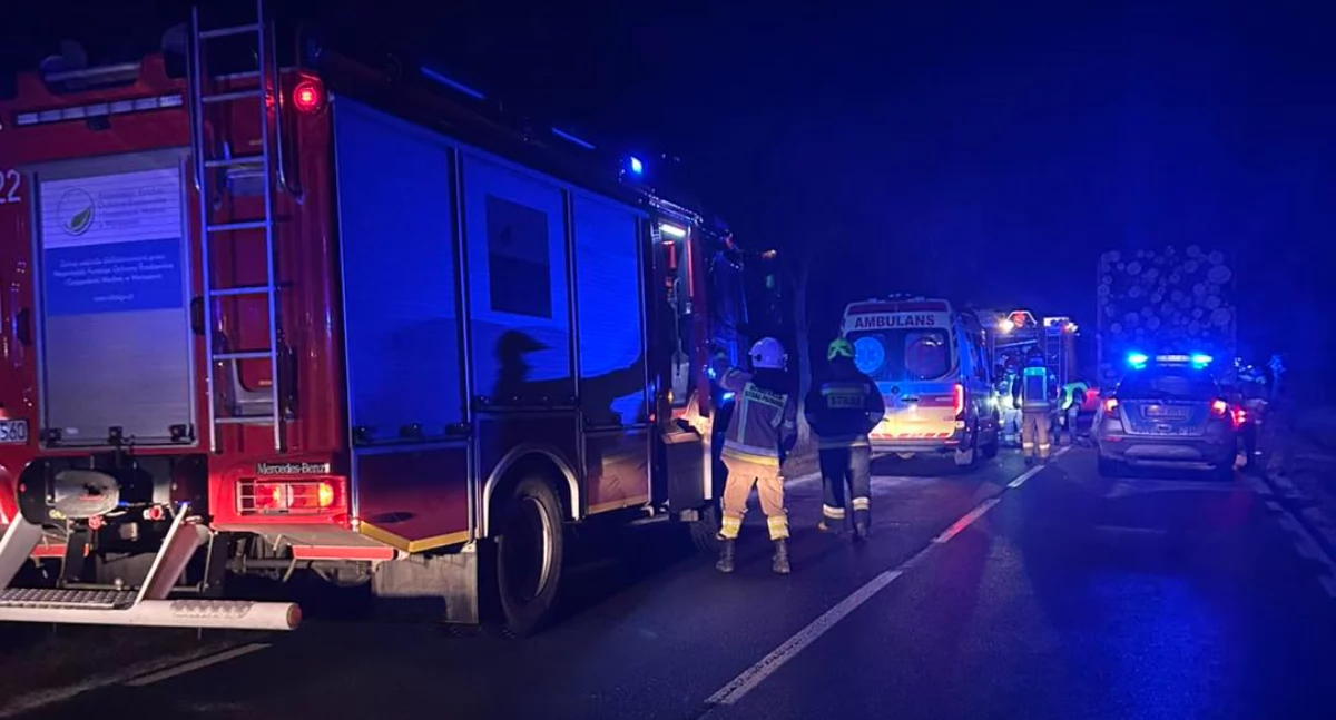 Zderzenie osobówki z pojazdem ciężarowym w Chorzelach