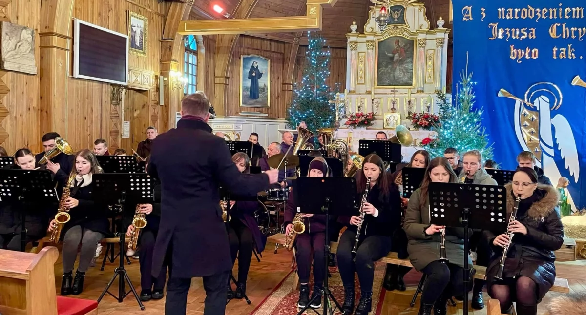 Wspaniały koncert kolęd i pastorałek w wykonaniu Młodzieżowej Orkiestry Dętej ze Starej Krępy