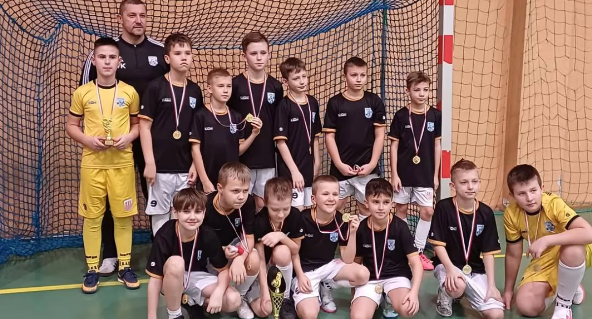 Młodzi piłkarze MKS Przasnysz zdobyli srebro w Kadzidle