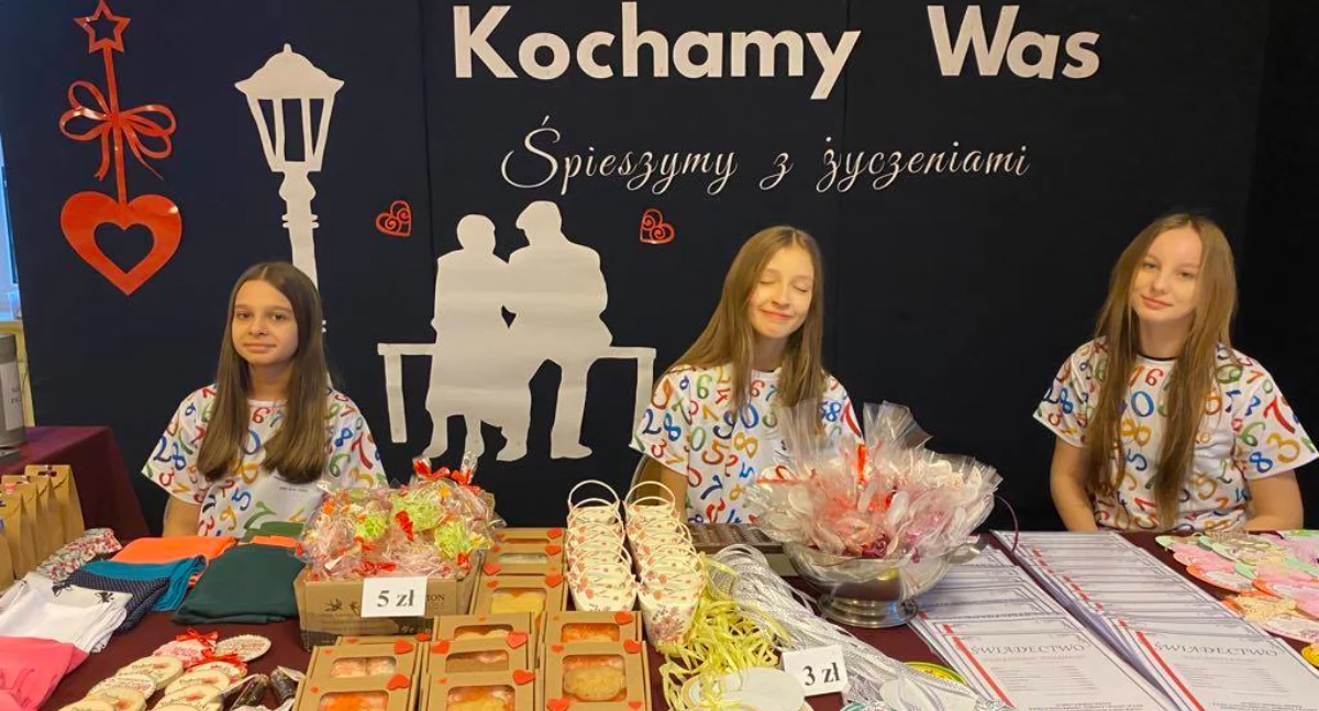 Kiermasz z okazji Dnia Babci i Dziadka w przasnyskiej Dwójce