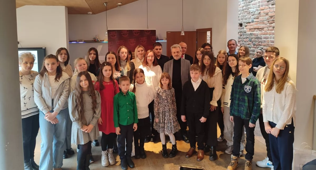 Uczniowie z powiatu przasnyskiego nagrodzeni w konkursie historyczno-plastyczno-literackim „Zamki i grody na Mazowszu”