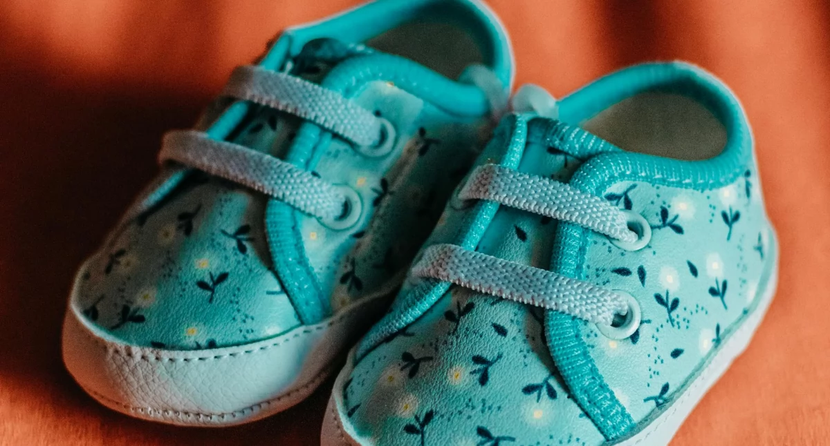 Jak wybrać najlepsze buty dziecięce? Praktyczne wskazówki dla rodziców