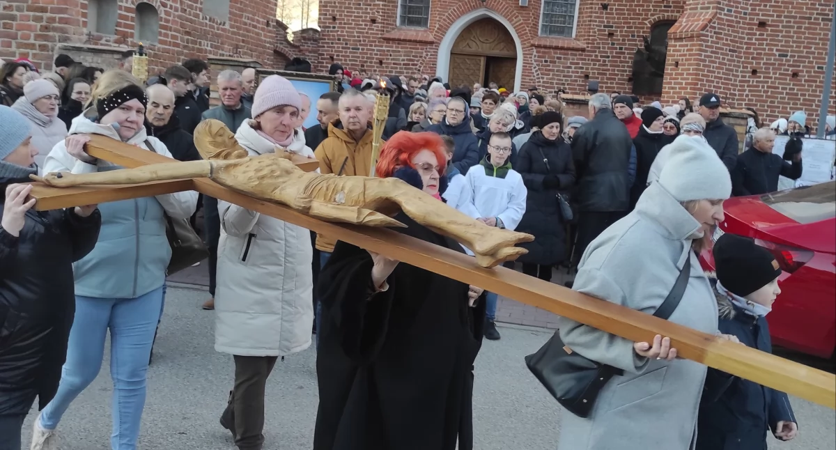 Ulicami Przasnysza przeszła Droga Krzyżowa