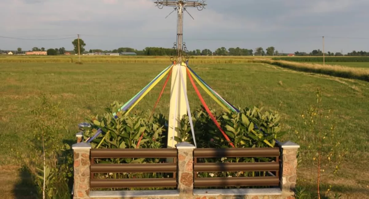 Zniszczona figurka z 1897 roku w Bartnikach – Mieszkańcy oburzeni, sprawca bezkarny
