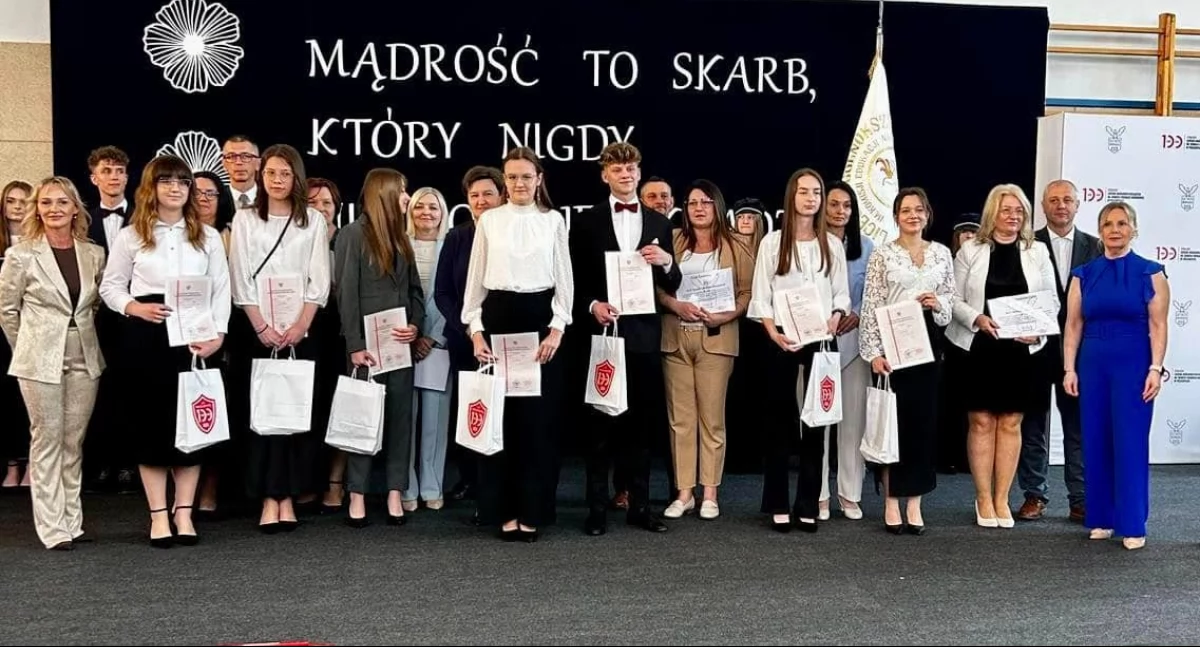 Uroczyste zakończenie roku szkolnego w przasnyskim KEN-ie dla  uczniów klas czwartych stało się  faktem!