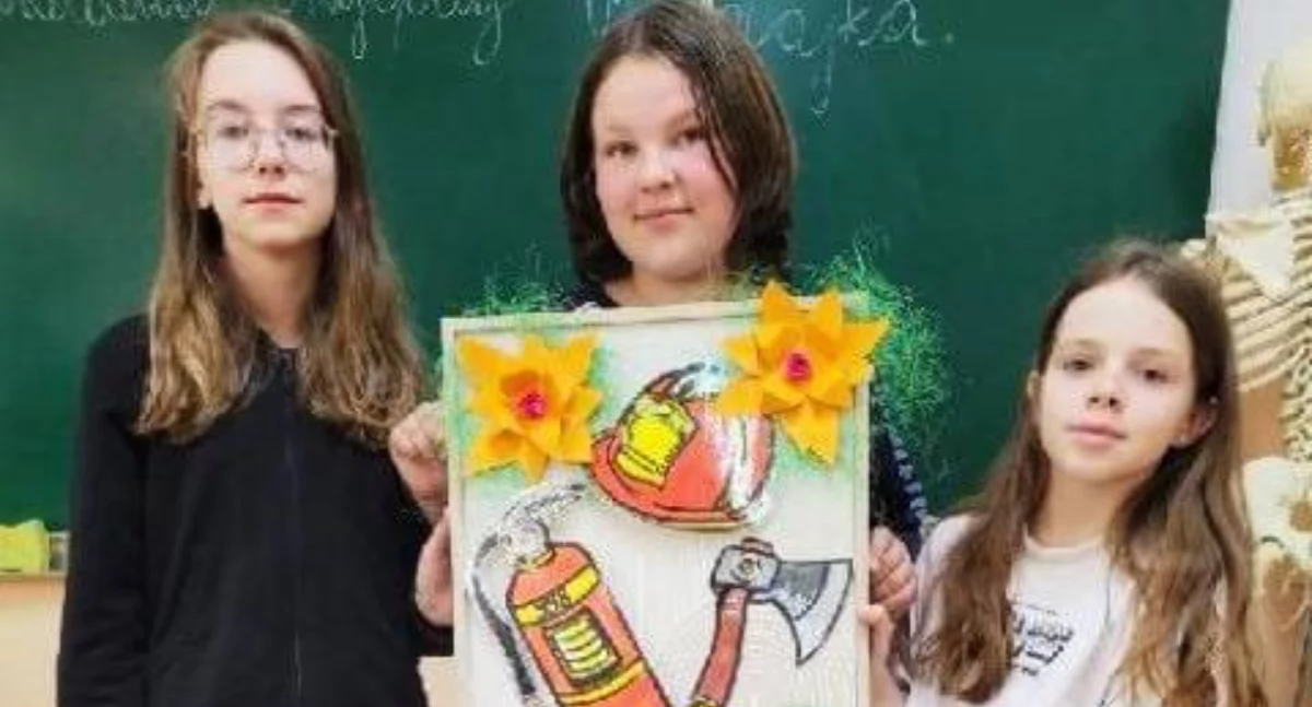 Uczniowie Szkoły Podstawowej w Bogatem – Strażakom