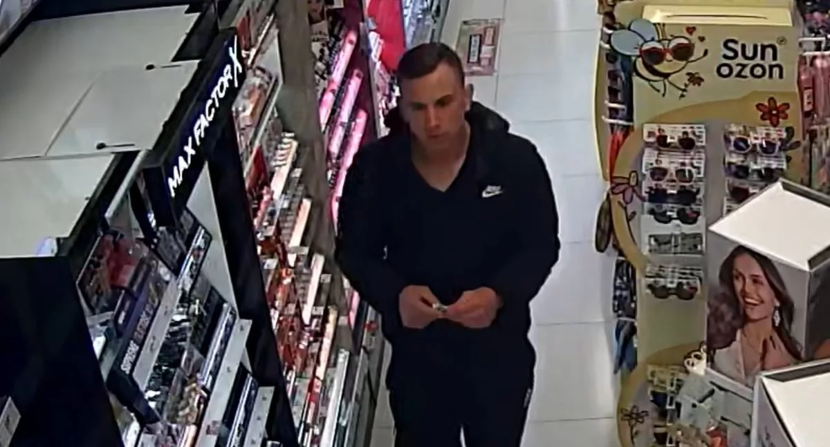 Podejrzewany o kradzież perfum – rozpoznajesz go?