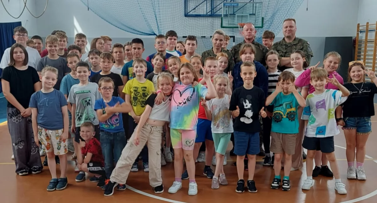 Edukacja z wojskiem  w Szkole Podstawowej w Lesznie