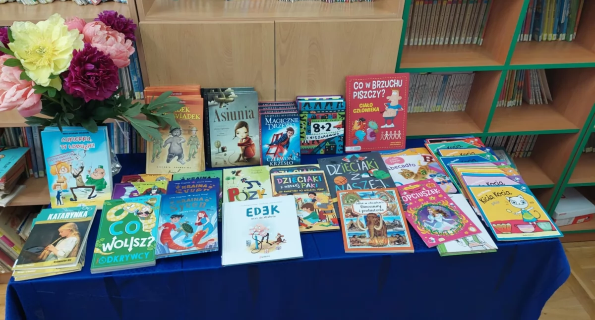 Księgozbiór szkolnej biblioteki wzbogacony o 157  książek.