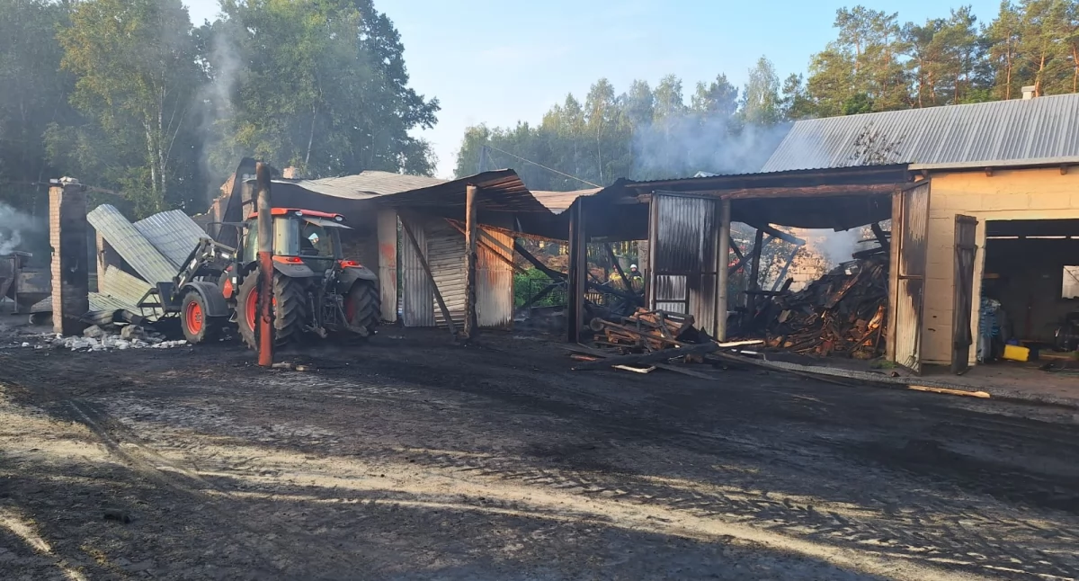 Tragedia w powiecie makowskim. Rolnik ze Zwierzyńca stracił dorobek życia w pożarze