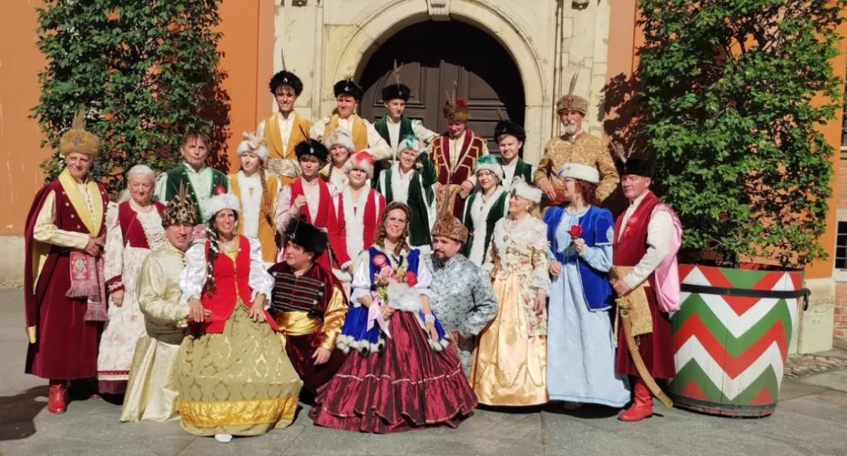 Polonez z Przasnysza na wielkiej scenie – Zespół Tańców Historycznych MDK na XI Międzynarodowym Festiwalu Poloneza w Warszawie