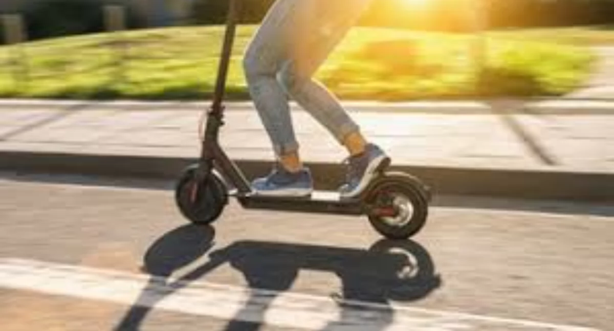Zasady poruszania się hulajnogą elektryczną