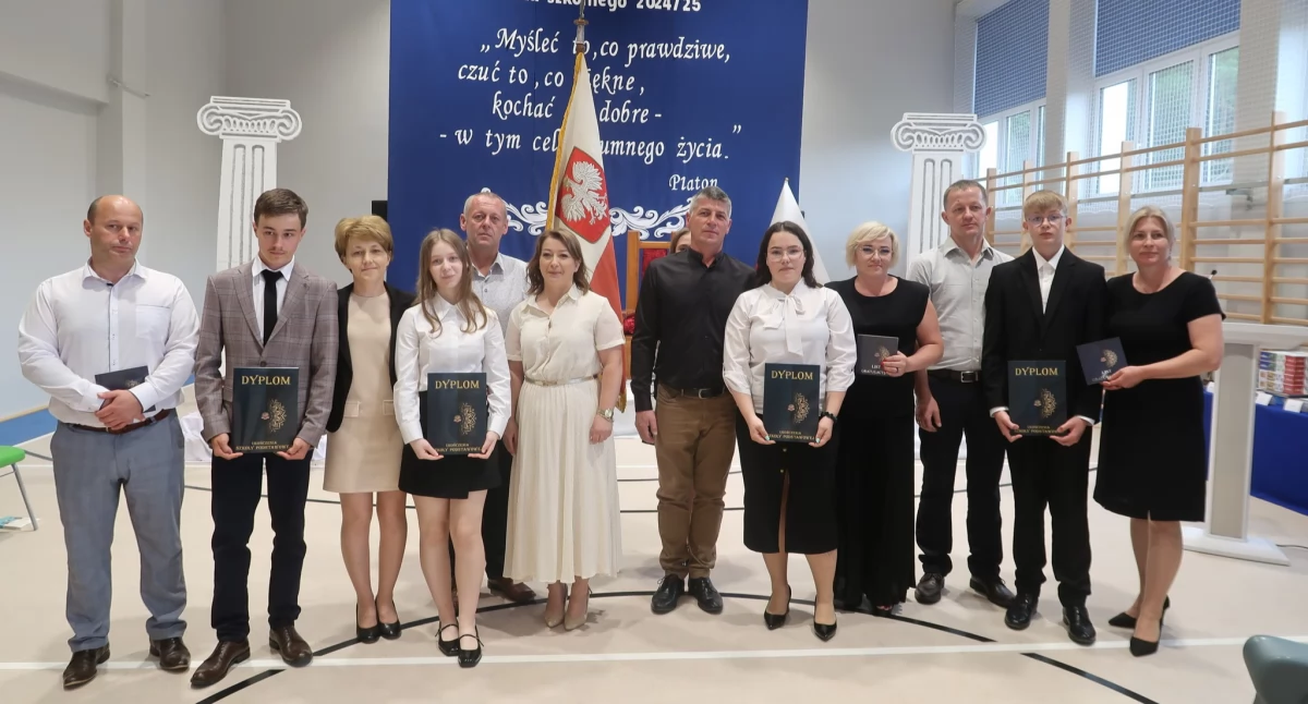 Zakończenie roku szkolnego 2024/2025 i  pożegnanie uczniów klas VIII w Nowej Krępie