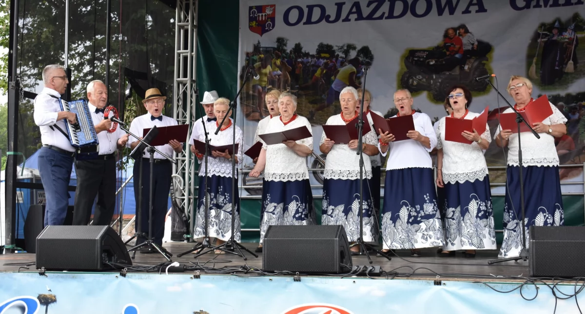 Seniorzy na scenie „Odjazdowej Gminy 2025” – pasja, energia i wzruszenie!