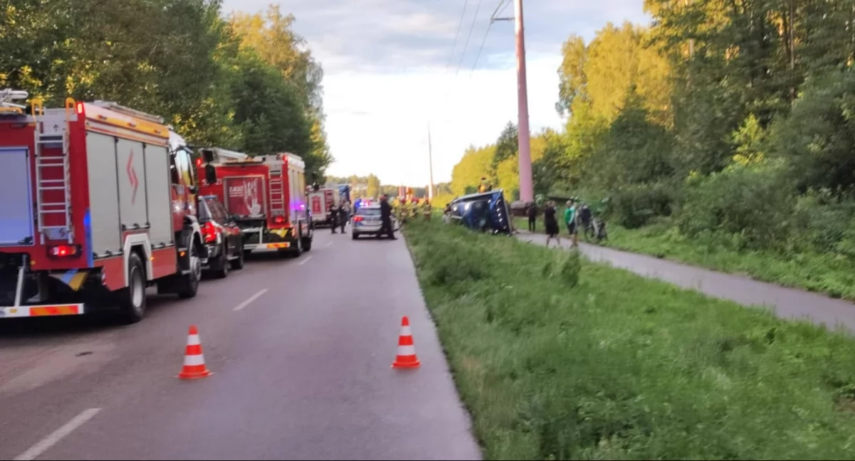 Groźne zdarzenie drogowe w Karbówku. Poszkodowany rowerzysta