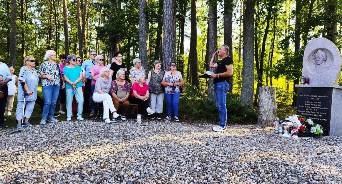 Ścieżkami historii III – seniorzy w podróży po lokalnych miejscach pamięci