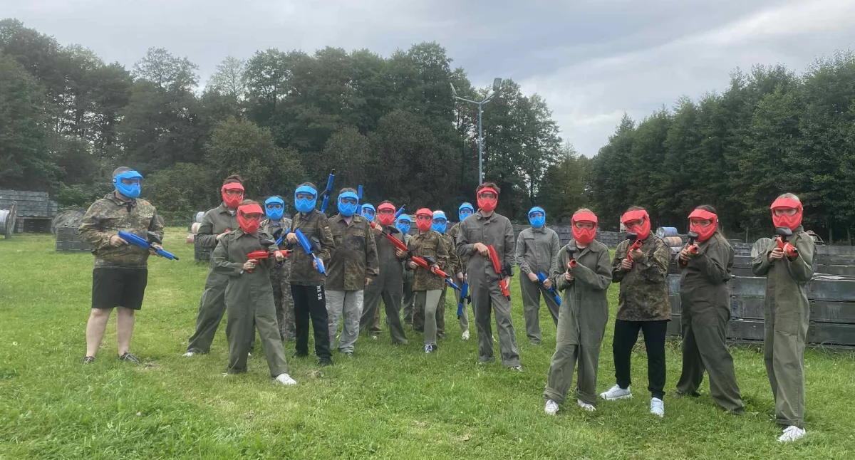 Wystrzałowy dzień z Biblioteką w Krasnem – paintball, ognisko i prawdziwa wspólnota!