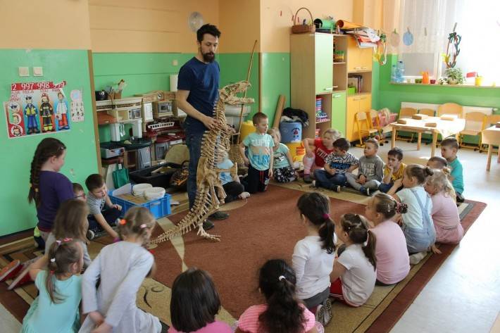 Dinozaury w szkole ? Zobacz co tam robiły