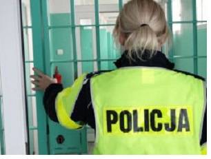 Agresywny przasnyszanin zatrzymany! Zaatakował mężczyznę i policjantów.